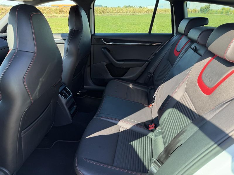 Škoda Octavia RS 2.0 TSI CHALLENGE DSG XENON - fotka 32 z 49