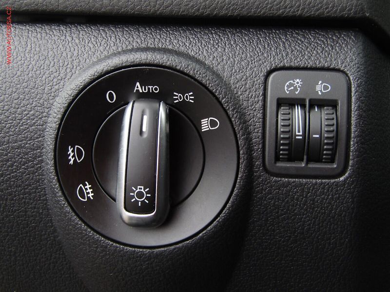 Volkswagen Golf Plus (2011) 1.6 TDi, AC - fotka 12 z 18