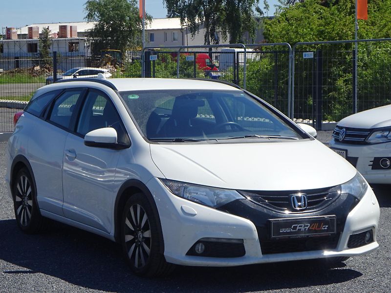 Honda Civic 1.8 i-VTEC 104kW TOURING - fotka 3 z 24