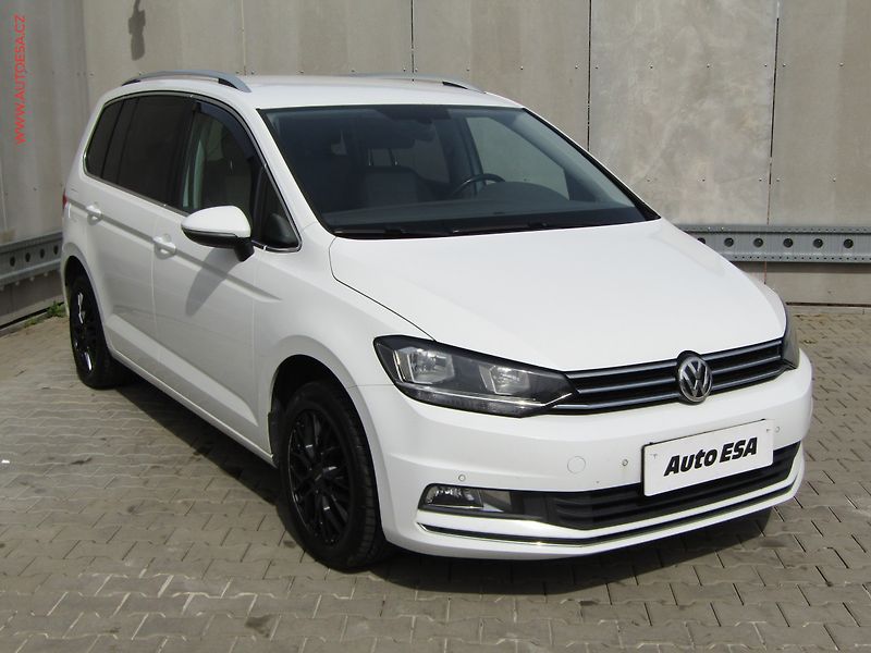 Volkswagen Touran (2016) 2.0 TDi, ČR, DSG, TZ, park - fotografie inzerátu