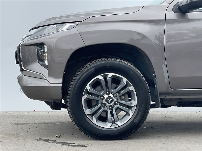 Mitsubishi L200 2,3 DI-D 4WD Double Cab TAŽNÉ - fotka 19 z 23