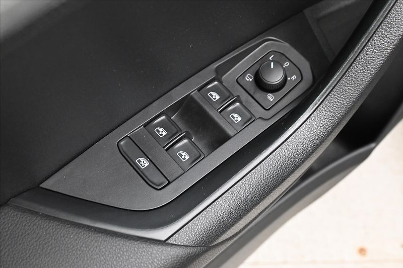 Škoda Karoq 2,0 TDI 85 kW Clever NAVI Záru - fotka 26 z 31
