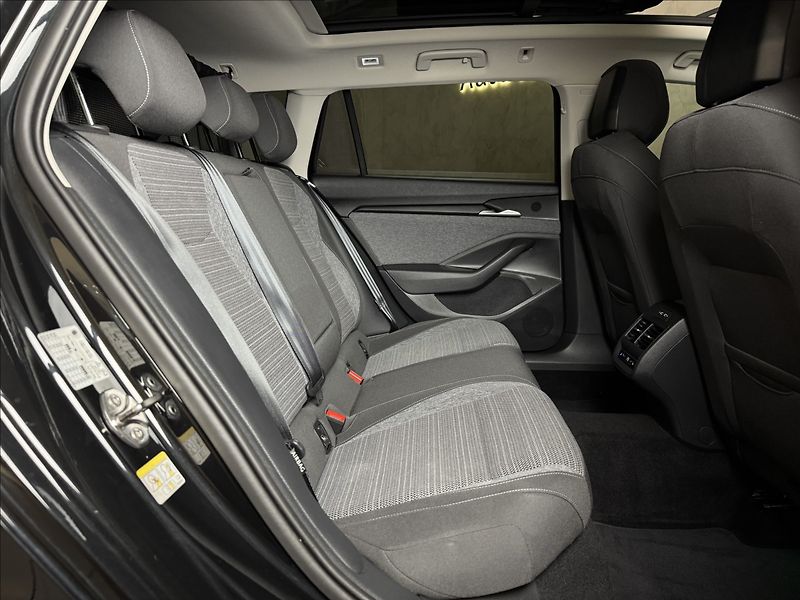 Škoda Superb 2,0 TDi  DSG Selection Assist - fotka 14 z 50