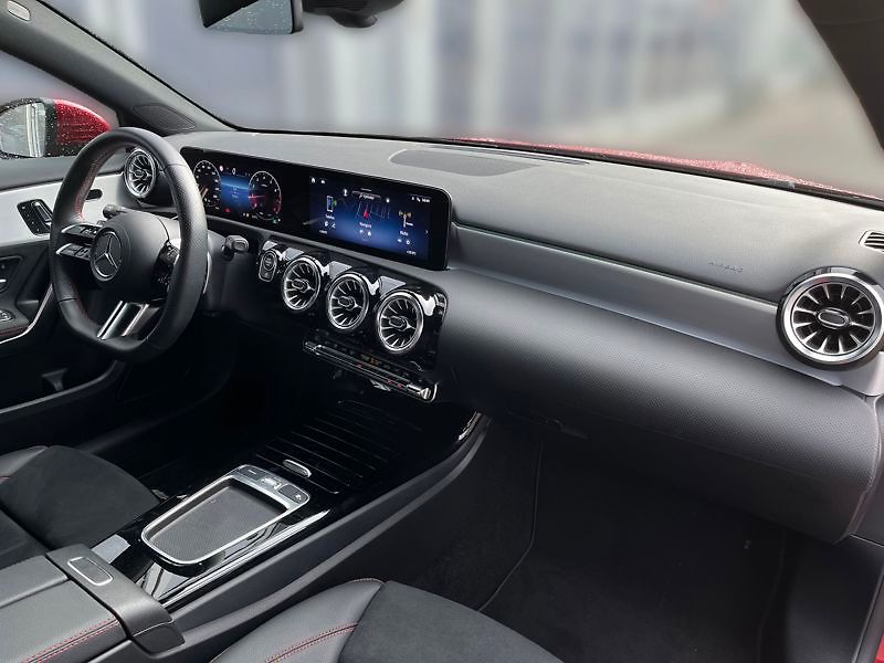 Mercedes-Benz Třídy A 200 AMG Line - fotka 15 z 18