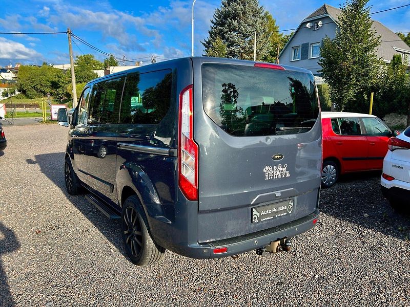Ford Tourneo Custom (2013) 2.2 TDCi 9 míst - fotka 4 z 10