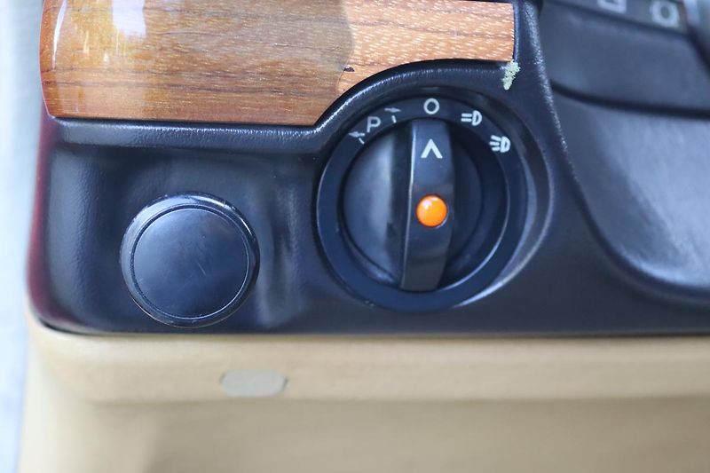 Mercedes-Benz 123 230CE KUPÉ AUTOMAT 100kW - fotka 25 z 48