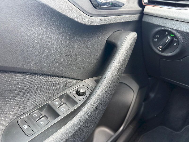 Škoda Kamiq (2025) 1.0 TSI 85kW DSG Top Selection - fotka 10 z 35