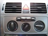 Volkswagen Touran 1,9 TDI 77kW DSG - náhled 16