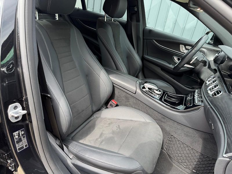 Mercedes-Benz Třídy E TOP / AMG 4matic/v zimě nejeté - fotka 22 z 30