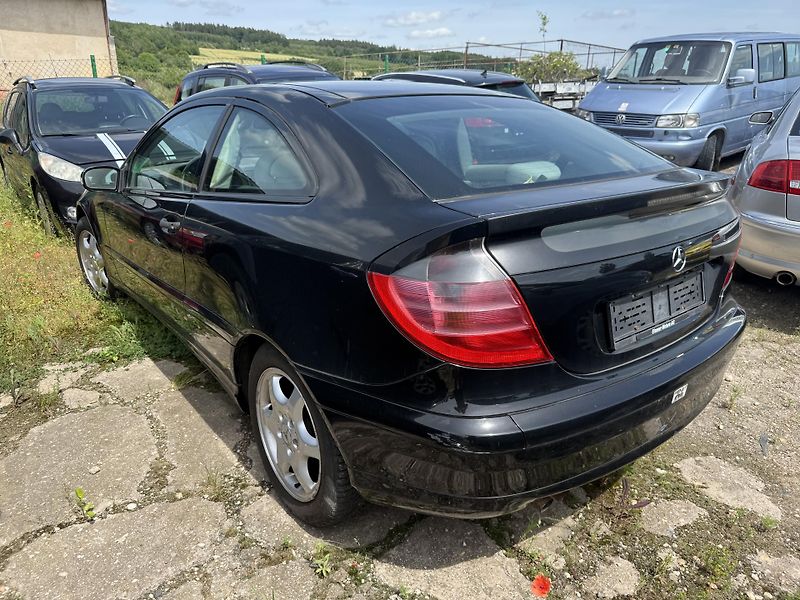 Mercedes-Benz Třídy C (2001) 2.0 95kw - fotka 3 z 17