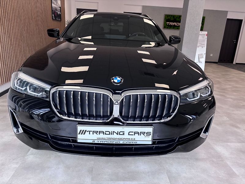 BMW Řada 5 XDRIVE TOURING - fotka 2 z 30