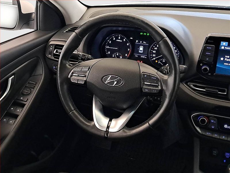 Hyundai i30 (2021) 1.0 T-GDI, Automat, ČR,1.maj - fotka 16 z 19