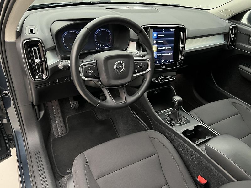 Volvo XC40 D3 MOMENTUM PRO MAN - fotka 4 z 34