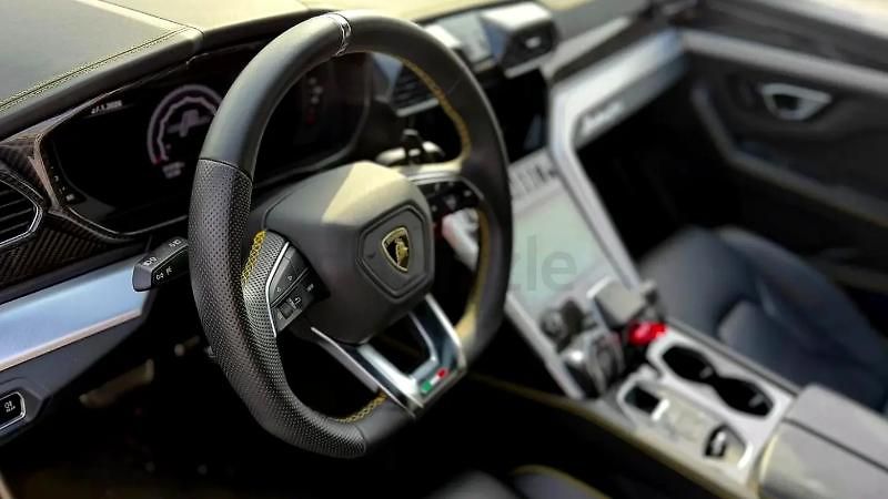 Lamborghini Urus (2020) Vysoce výkonné SUV V8 - fotka 11 z 13