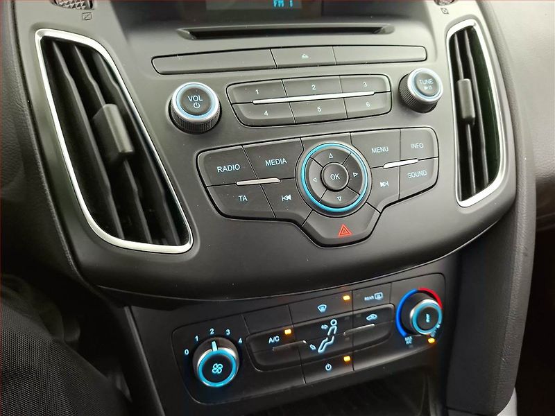 Ford Focus (2017) 1.6 i, ČR,1.maj - fotka 14 z 17