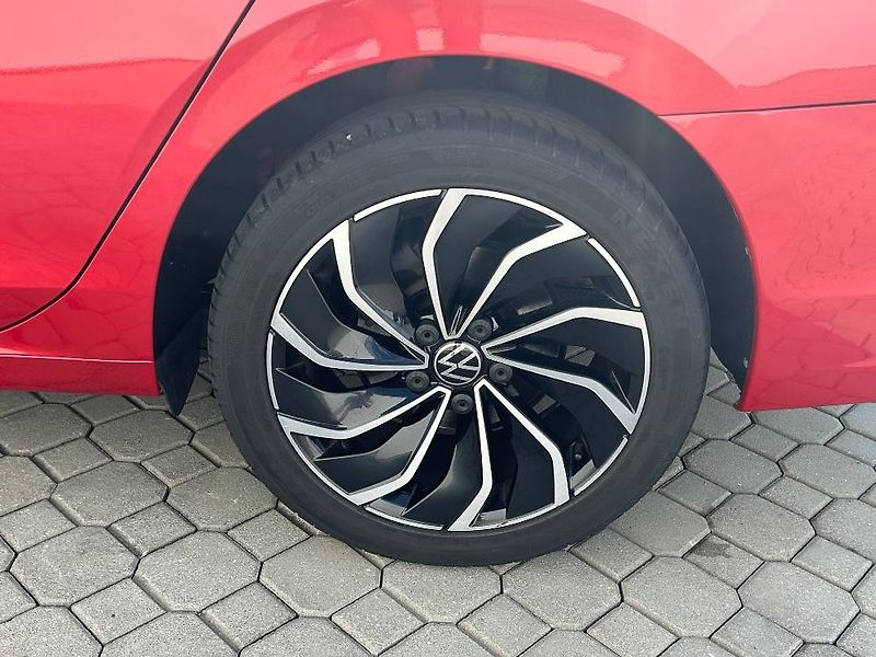 Volkswagen Golf Life 6G 1,5TSi - fotka 22 z 24