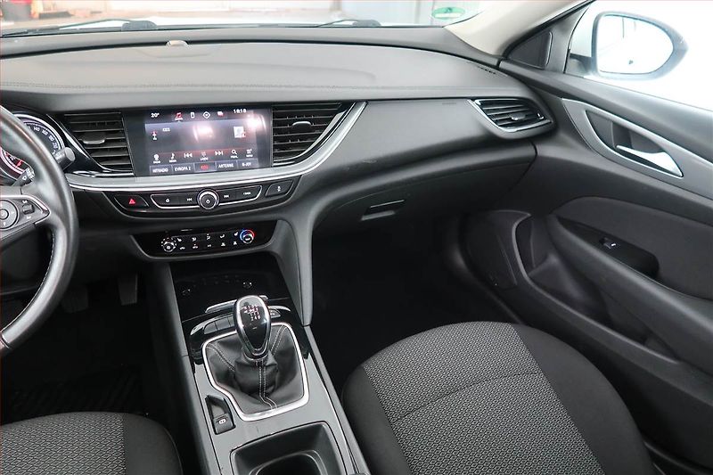 Opel Insignia (2017) 2.0 CDTI, Tempomat - fotka 8 z 21