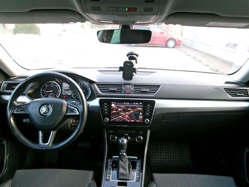 Škoda Superb 2.0 TDI NAVI AUTOKLIMA  - fotka 16 z 35