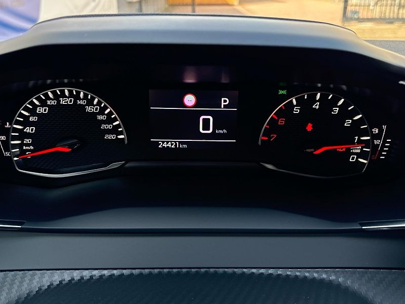 Peugeot 2008 (2023) AllurePack 1.2 PureTech EAT8 - fotka 11 z 37
