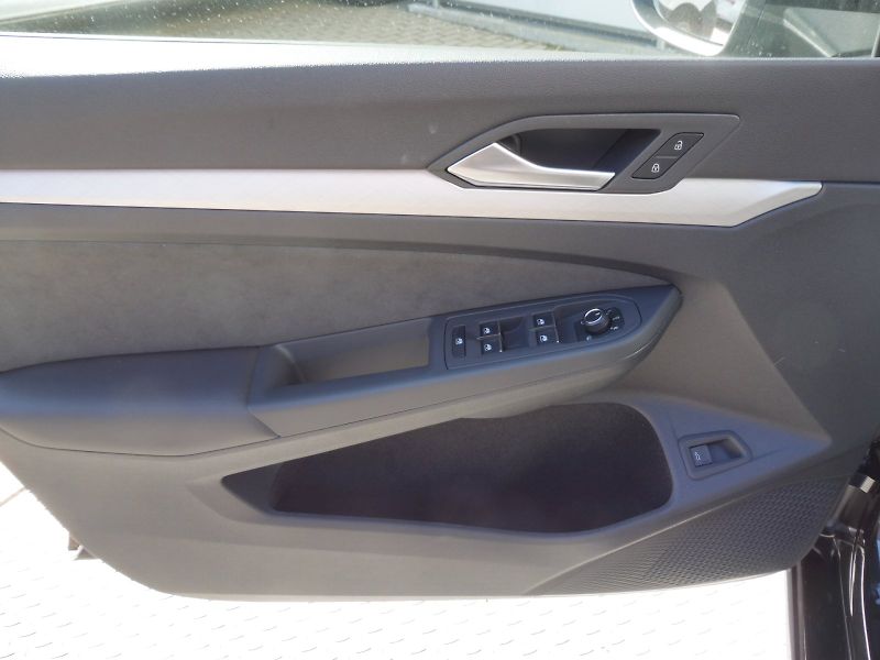 Volkswagen Golf Variant (2026) People 1,5 TSI 85kW - fotka 17 z 26