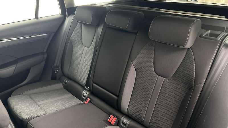 Škoda Octavia 2.0 TDI Style Combi - fotka 16 z 25