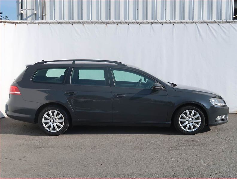 Volkswagen Passat (2012) 1.6 TDI, Tempomat - fotka 6 z 17