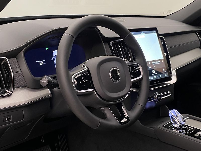 Volvo XC90 (2026) B5 AWD BLACK EDITION PLUS 7m - fotka 4 z 69