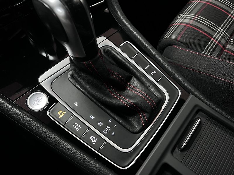 Volkswagen Golf GTI Performance 180 kW - fotka 46 z 50