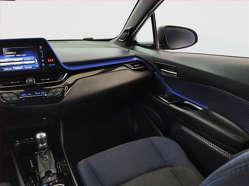Toyota C-HR (2017) 1.8 Hybrid, Automat - fotka 8 z 21