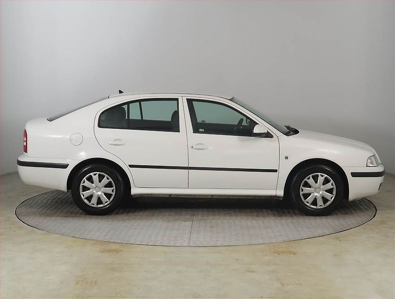 Škoda Octavia (2010) Ambiente 1.9 TDI , nová STK - fotka 6 z 16