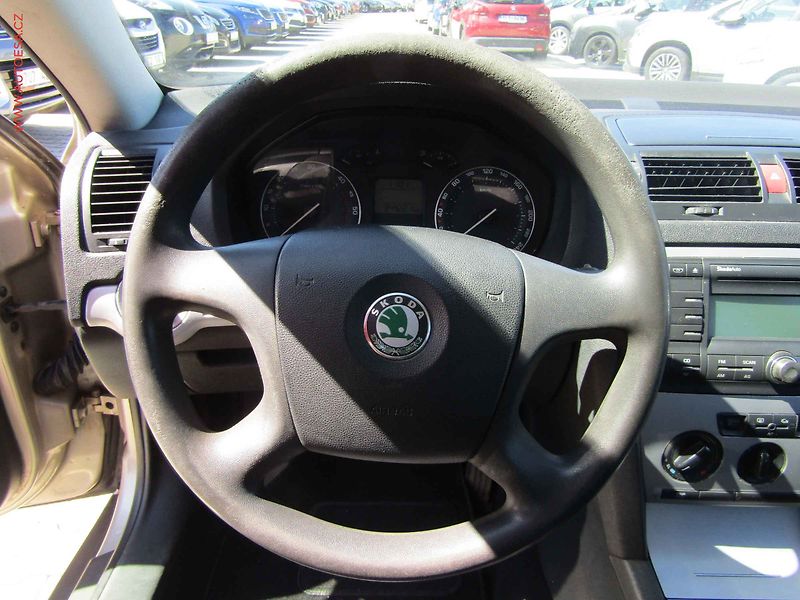 Škoda Octavia (2005) 1.9TDi, Ambiente - fotka 14 z 15
