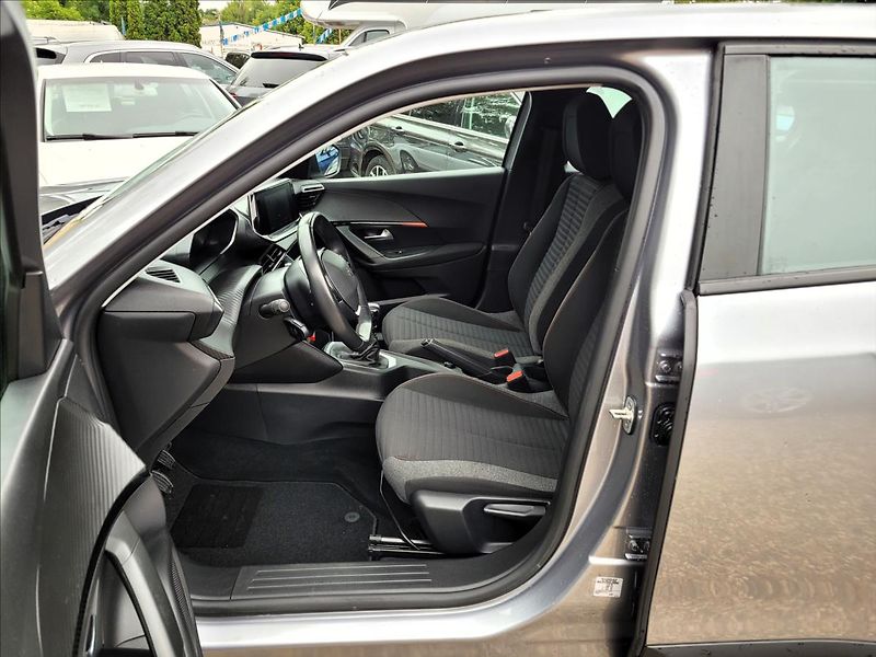 Peugeot 2008 1,5 HDI,navi,digiklima,alu, - fotka 9 z 50