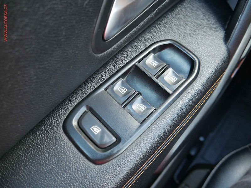 Dacia Duster (2022) 1.0i, ČR, Navi, park kamera - fotka 11 z 22