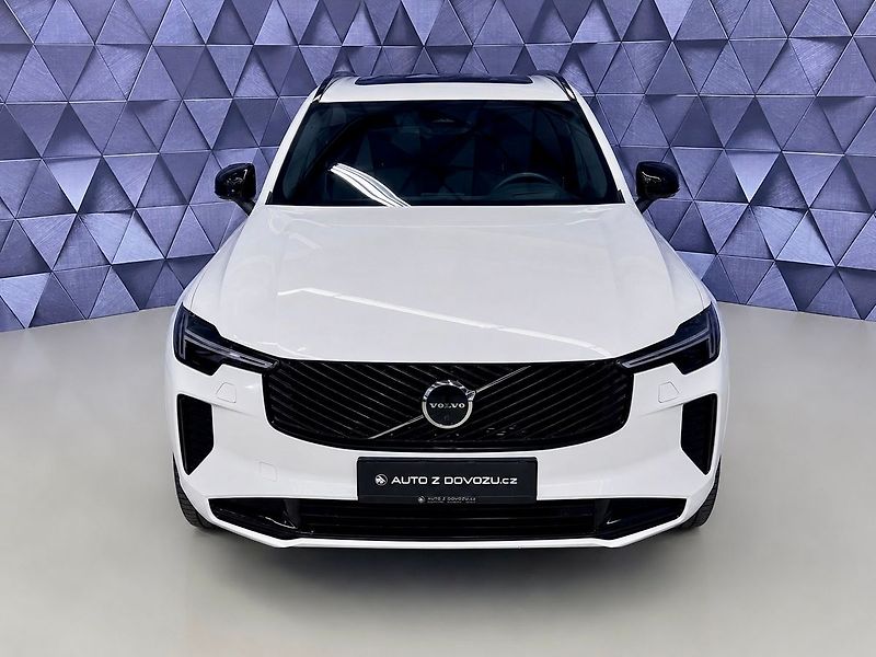 Volvo XC90 B5 AWD PLUS DARK PREMIUM, PANO - fotka 2 z 34