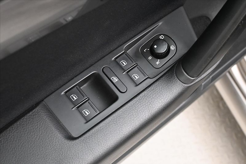 Volkswagen Passat 2,0 TDI 103kW Business Edition - fotka 25 z 31