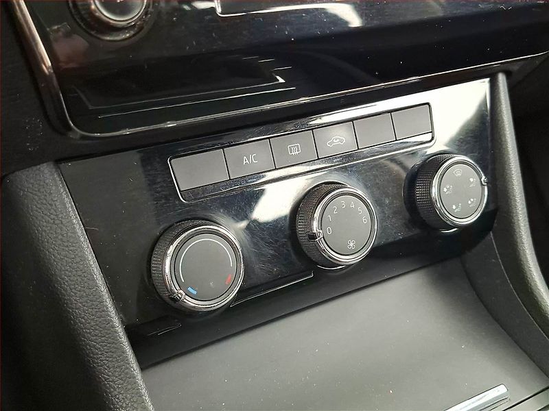 Škoda Superb (2019) 2.0 TDI, Park. senzory - fotka 14 z 15