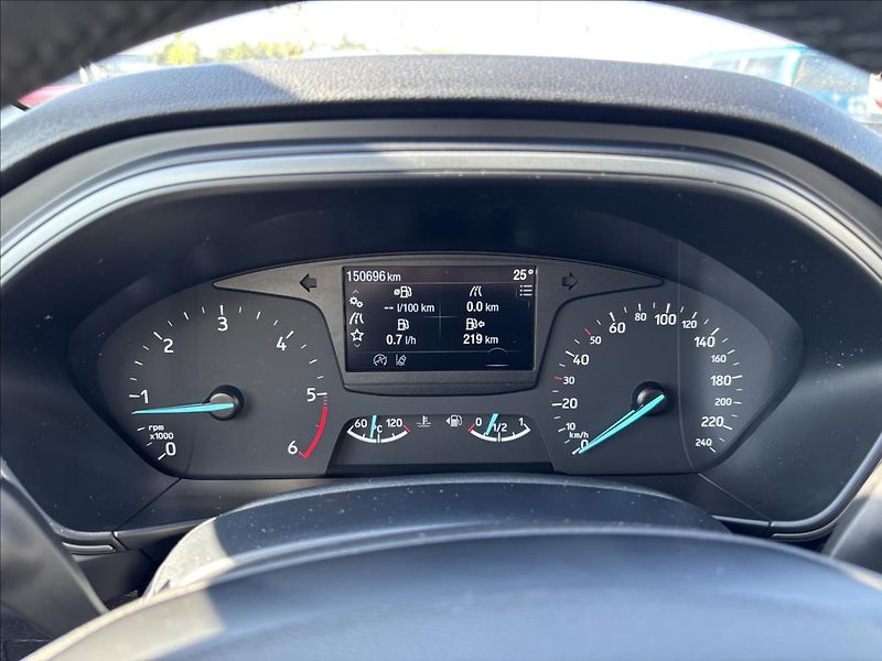 Ford Focus 1,5 EcoBlue Trend 70kW - fotka 23 z 36