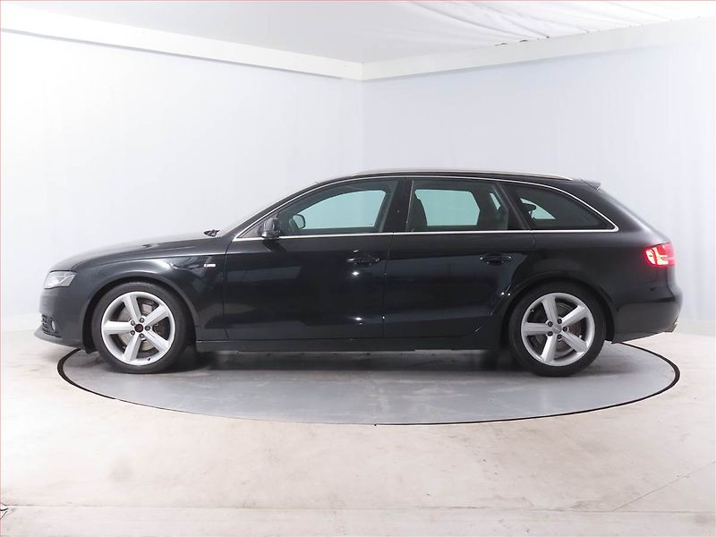 Audi A4 (2011) S-Line 2.7 TDI, Xenony - fotka 3 z 14