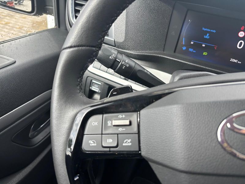 Toyota ProAce 2,0 D-4D 8AT L2 Family Webasto - fotka 17 z 25
