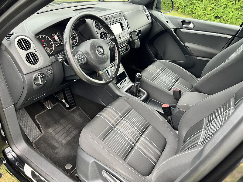 Volkswagen Tiguan 2.0TDI 103KW,4x4,SPORT,LOUNGE - fotka 12 z 49