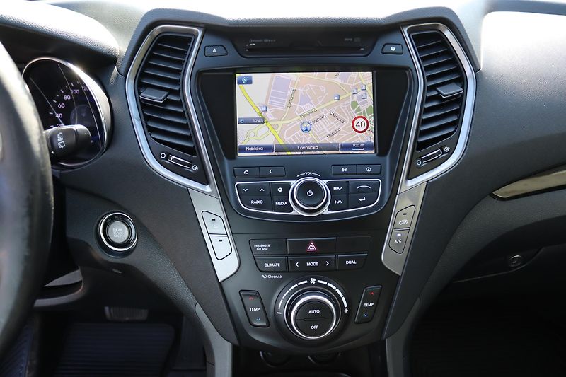 Hyundai Santa Fe Santa Fe 2.2 CRDi 4x4 ČR 1.MAJ - fotka 32 z 59