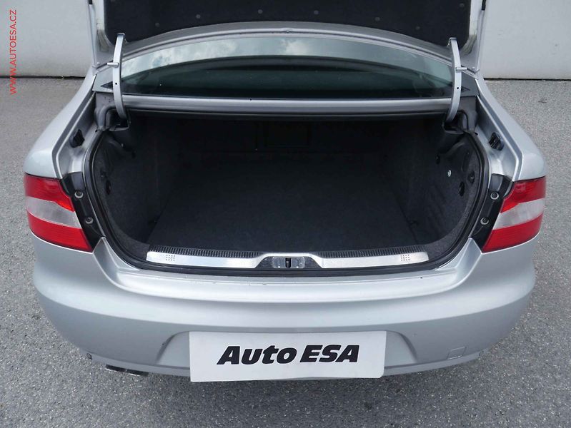 Škoda Superb (2010) 2.0TDi, Ambition, DSG - fotka 7 z 12