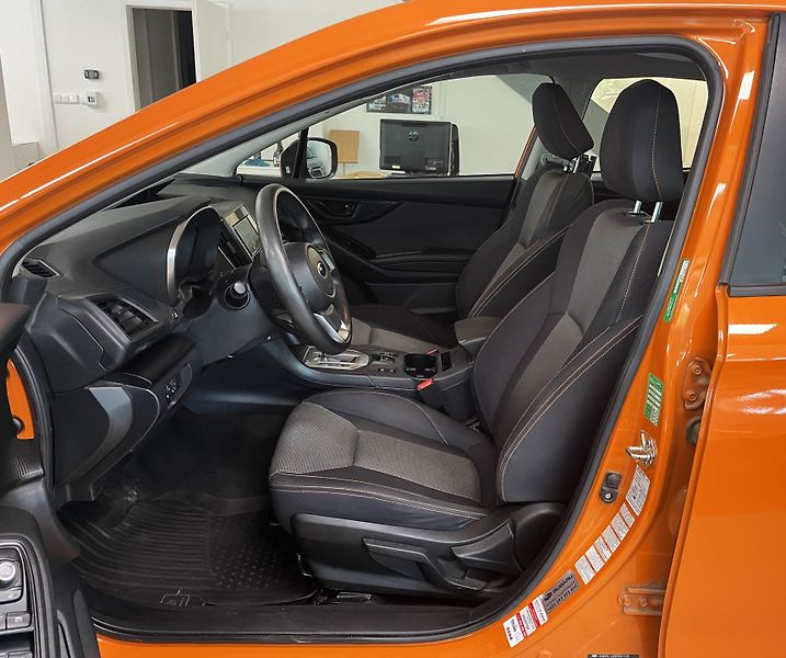 Subaru XV 1.6i ACTIVE CVT, ČR, 1.MAJ - fotka 9 z 24