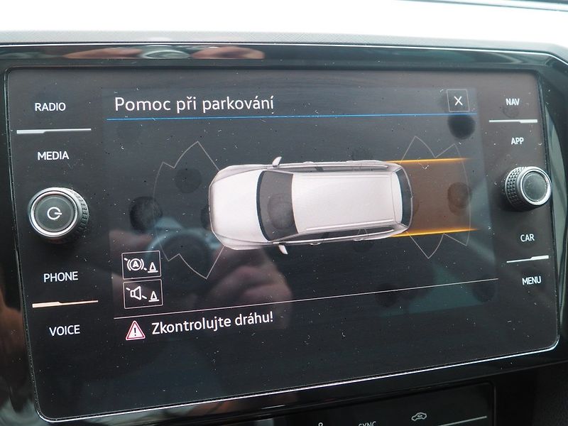 Volkswagen Passat (2020) 2.0TDI, 90kW - fotka 29 z 36