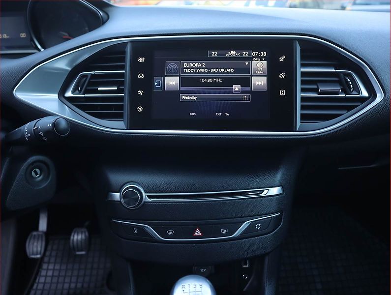 Peugeot 308 (2017) Style 1.6 BlueHDi, Serv.kniha - fotka 12 z 20