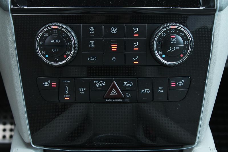 Mercedes-Benz Třídy M ML 350 CDI 170kW 4MATIC ČR - fotka 19 z 22