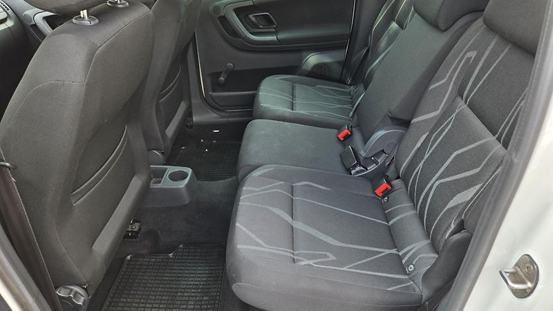 Škoda Roomster 1.4 16V FRESH 1MAJITEL - fotka 14 z 39