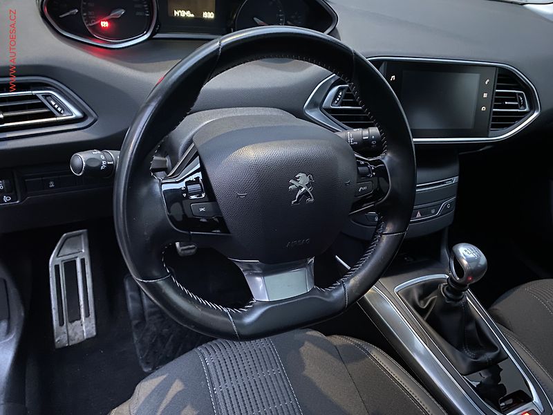 Peugeot 308 (2019) 1.5 HDi, navi, panorama - fotka 12 z 18