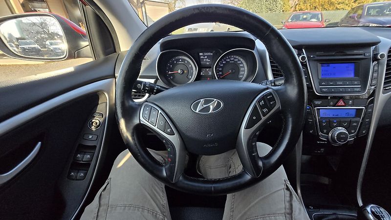 Hyundai i30 1.6GDI STYLE  99KW - fotka 36 z 44