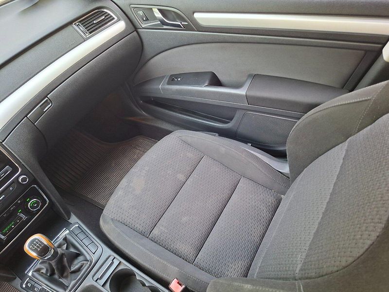 Škoda Superb (2010) 2.0TDI 103kW 6MN -TAŽ.ZAŘÍZENÍ - fotka 13 z 30